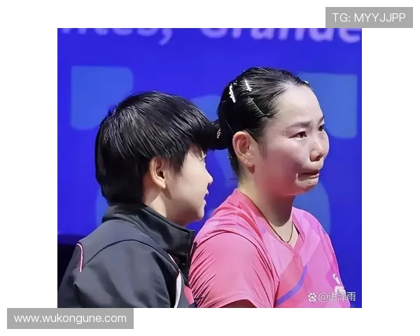 何卓佳每天喝的水都是定制款，这谁顶得住啊