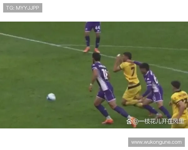 假摔为何有时不给牌？裁判判罚尺度全解析