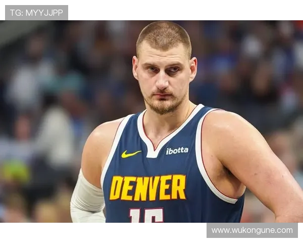 奥尼尔低位背打主导篮下，对比约基奇更具即时统治力