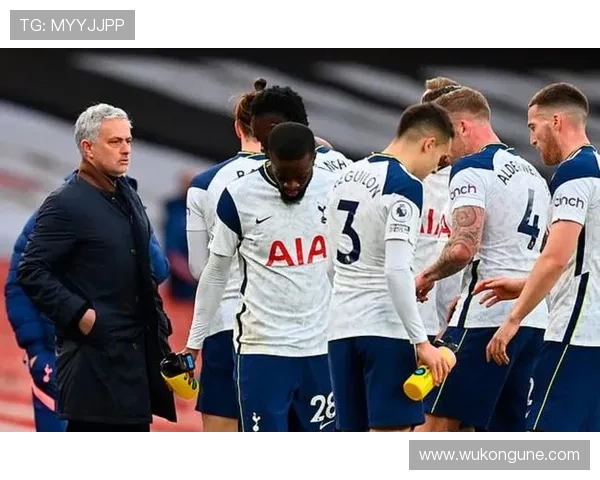 热刺战术混乱与更衣室矛盾持续显现，阶段性问题对争四形势造成影响